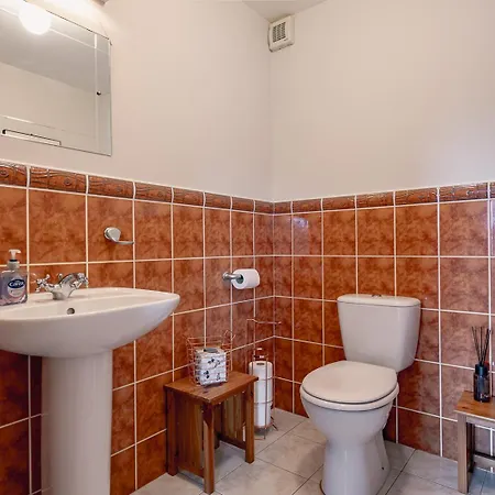 2 Bedroom In With Sea Views To Sleep 4 Holiday home
