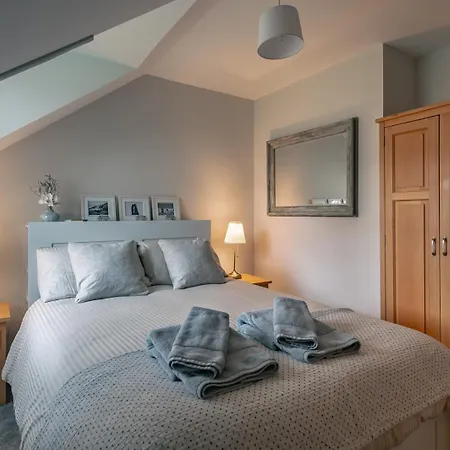 Holiday home 2 Bedroom In With Sea Views To Sleep 4