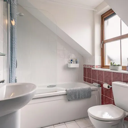 2 Bedroom In With Sea Views To Sleep 4
