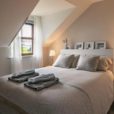 2 Bedroom In With Sea Views To Sleep 4 Feriehus *