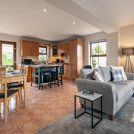 2 Bedroom In With Sea Views To Sleep 4 Feriehus