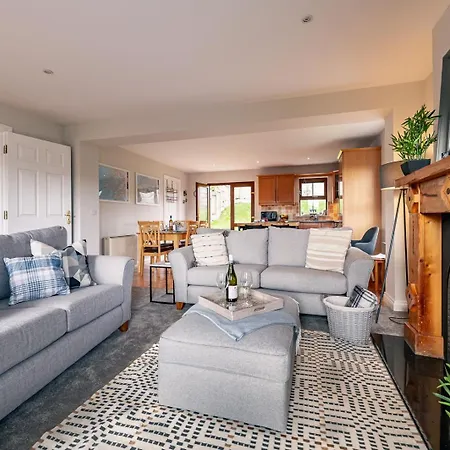 Holiday home 2 Bedroom In With Sea Views To Sleep 4
