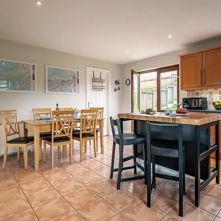 2 Bedroom In With Sea Views To Sleep 4 Feriehus *