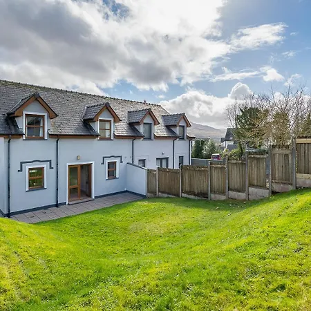 2 Bedroom In With Sea Views To Sleep 4 *
