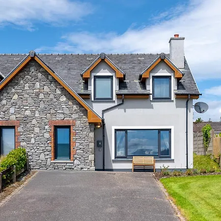 2 Bedroom In With Sea Views To Sleep 4 *