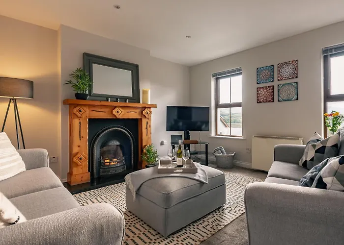 2 Bedroom In With Sea Views To Sleep 4 *